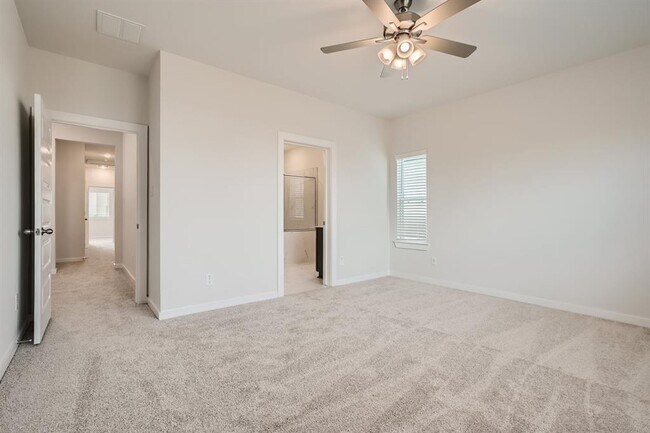 Building Photo - 33115 Oak Hts Pl