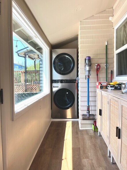 Upstairs laundry - 1227 7th St