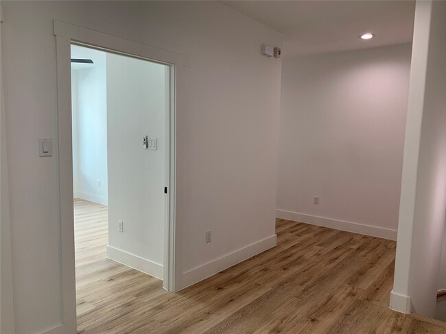 Building Photo - 9026 Scott St