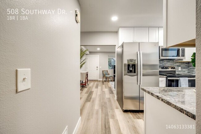 Building Photo - 508 Southway Dr