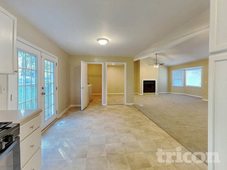 Building Photo - 8977 Tweeddale Dr