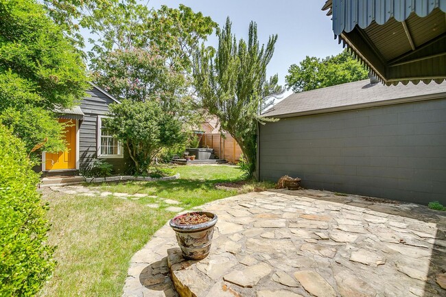 Building Photo - Arlington Heights Bungalow