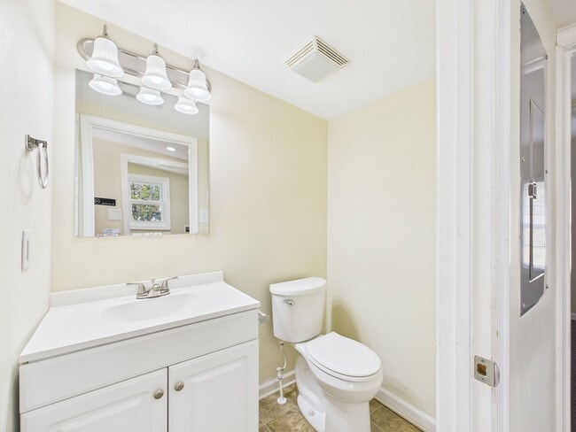 Building Photo - 604 W Vine St