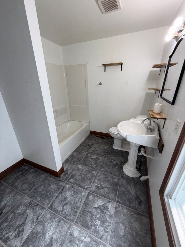 Building Photo - Beautiful 2 Bed 2 Bath Home - Includes Stove & Refrigerator