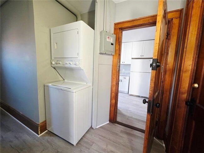 Building Photo - 414 N 33rd Ave