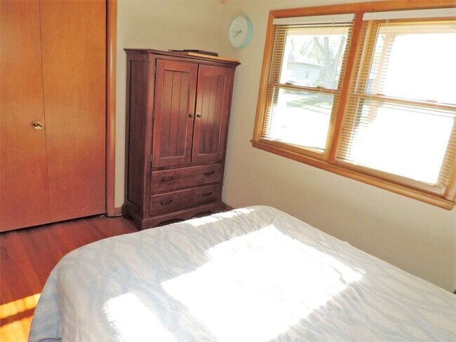 Building Photo - $2,200 | 3 Bedroom, 3 Bathroom House | Pet Friendly* | Available for August 1st, 2026 Move In!