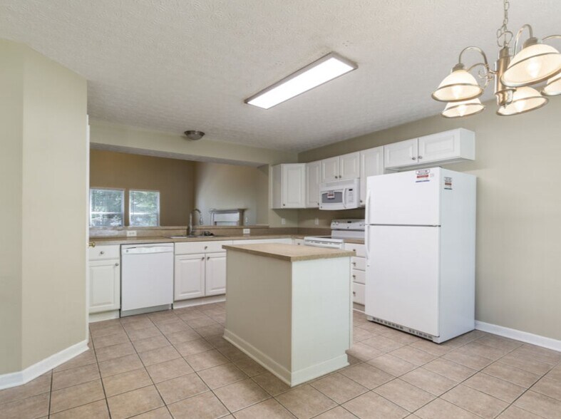 Building Photo - 8475 Amarillo Dr