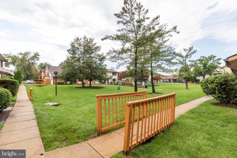 Building Photo - 8000 Jinetes Ct