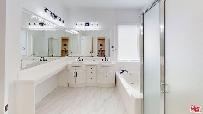 Building Photo - 1912 Veranda Ct