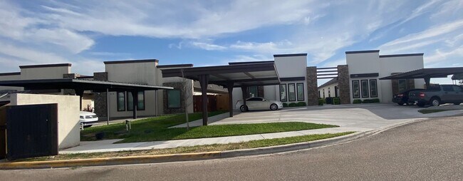 Building Photo - 216 Teak Dr