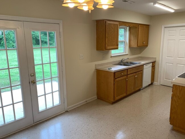 Building Photo - Elegance in Elizabeth City!