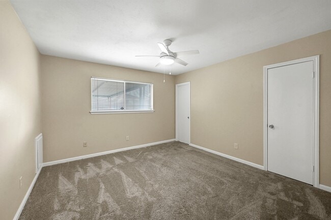 Building Photo - 10026 Kirkglen Dr