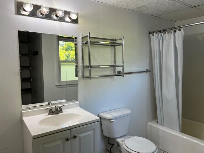 Building Photo - 222 Douglas Ave