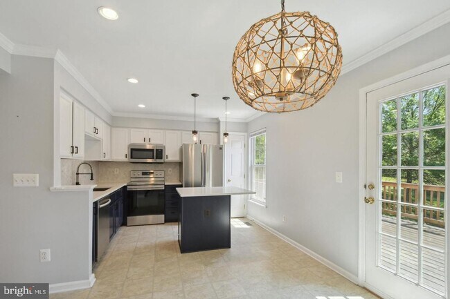 Building Photo - Amazing, updated end unit townhome backing to trees and open common area in Centre Ridge neighbor...