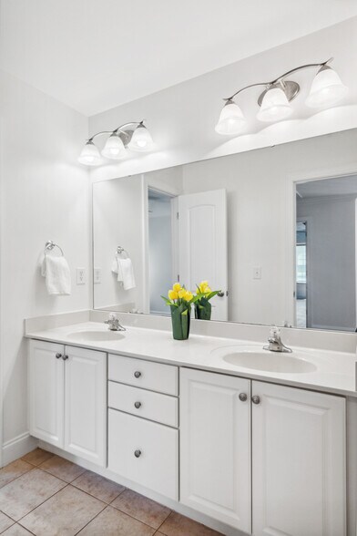 Building Photo - 191 Bridle Path