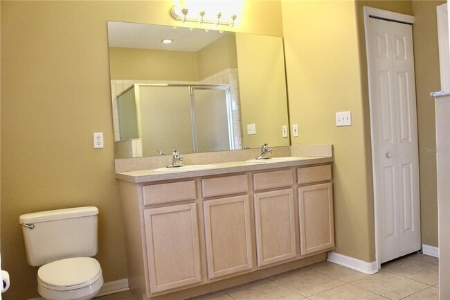 Building Photo - 810 Hillside Dr