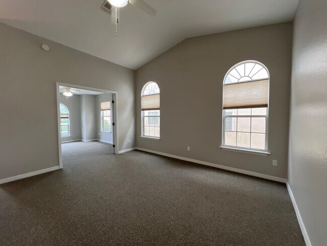 Building Photo - **MOVE-IN SPECIAL 2 WEEKS FREE IN SEPTEMBER***Beautiful 3 BD 2 BATH Home in Gated Community