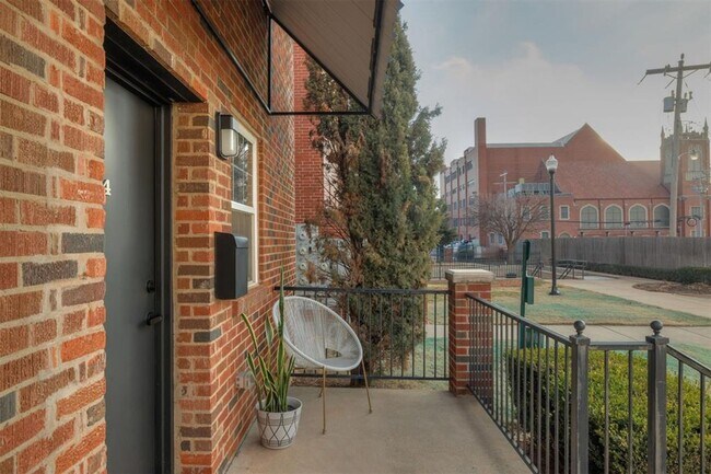 Building Photo - One bedroom loft in Midtown OKC!