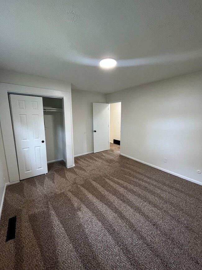 Building Photo - Charming 3 Bedroom Home with Finished Base...