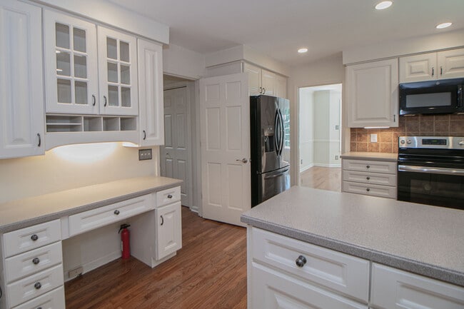 Building Photo - 815 Shady Bluff Trail