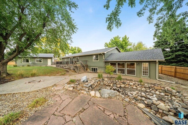 Building Photo - 2412 S Sheffield Cir