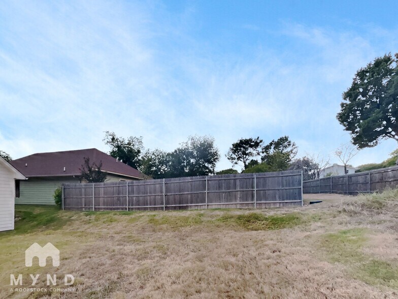 Building Photo - 1206 Comanche Cove Dr