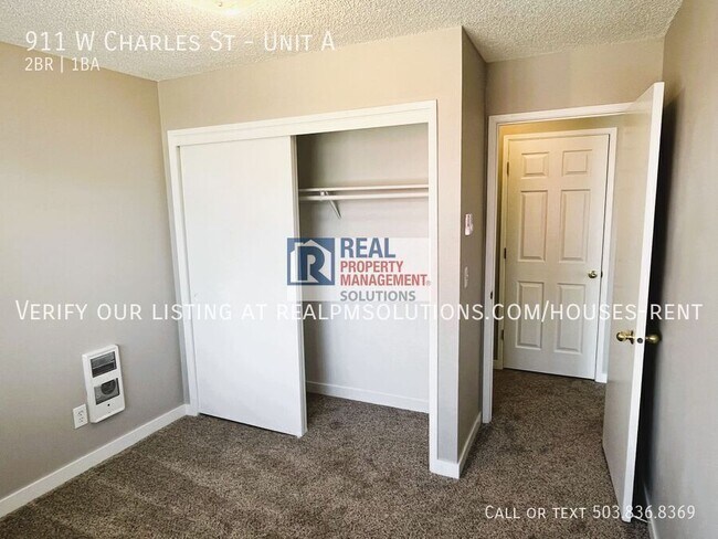 Building Photo - 911 Charles St