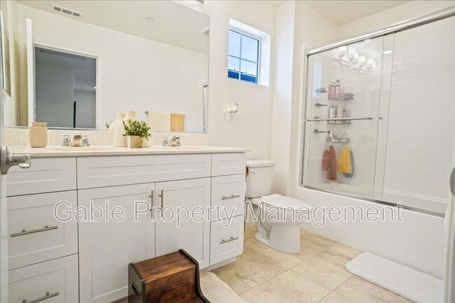 Building Photo - 27605 Sawtooth Ln