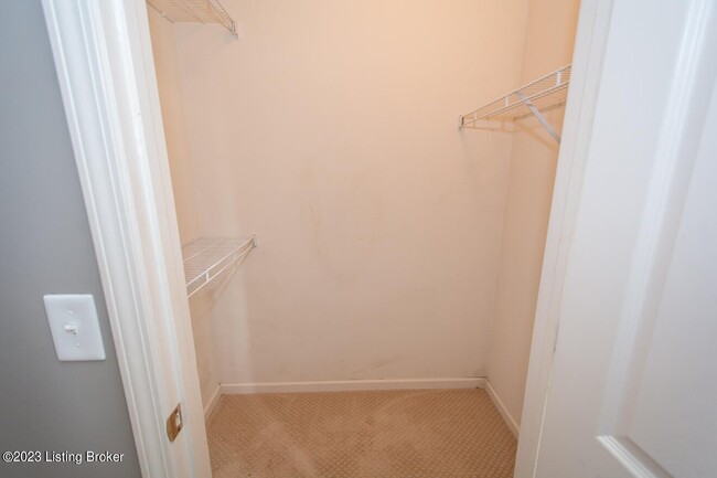 Building Photo - 2704 Bradford Commons Dr