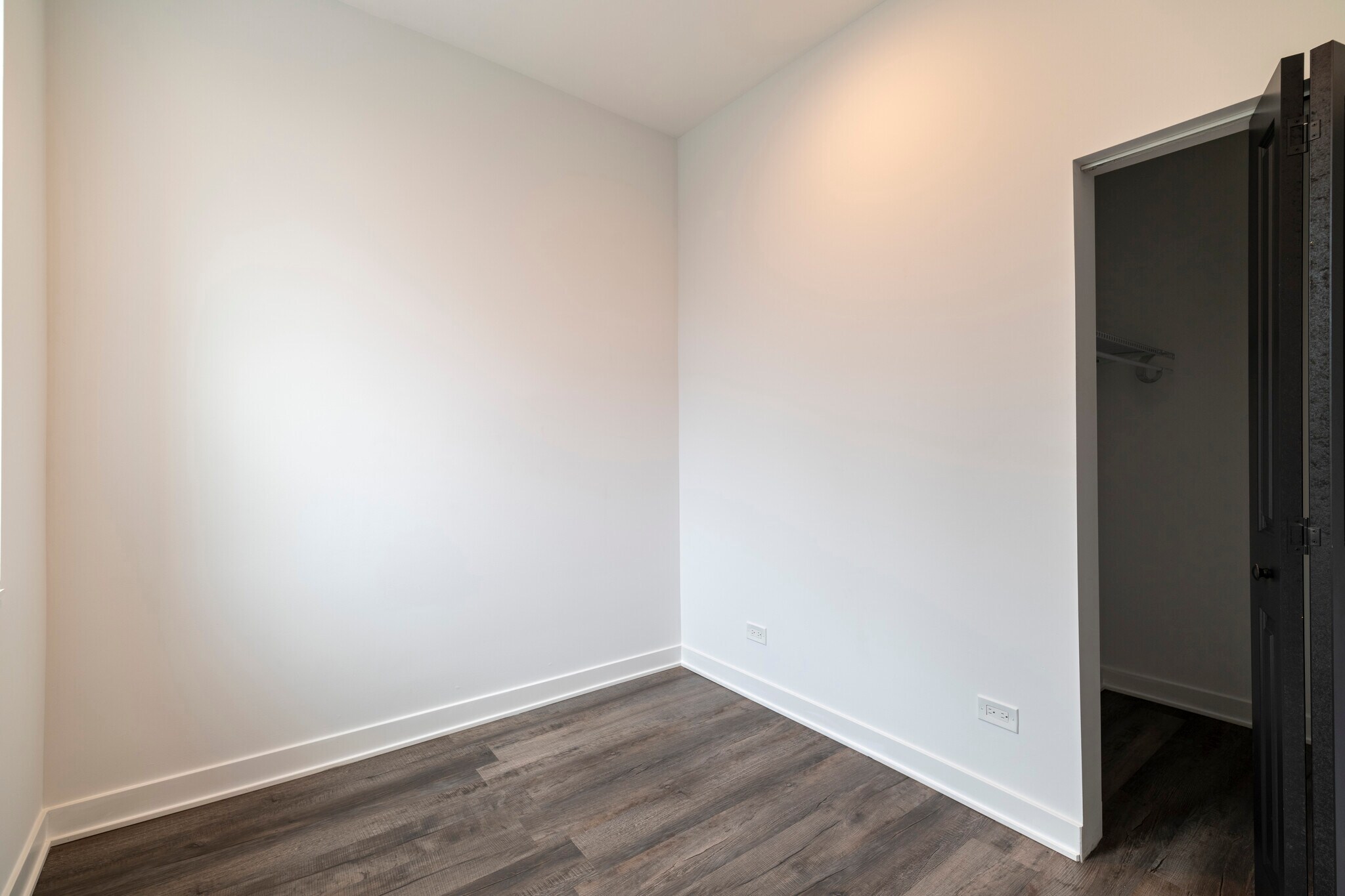 Building Photo - 905 S Miller St