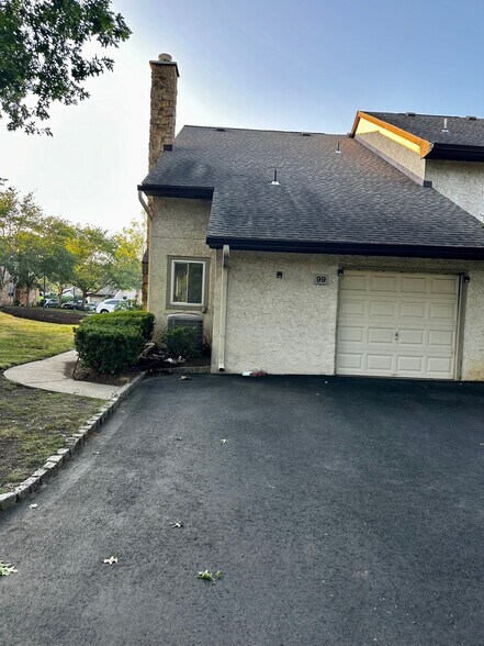 Building Photo - 99 Thoreau Dr