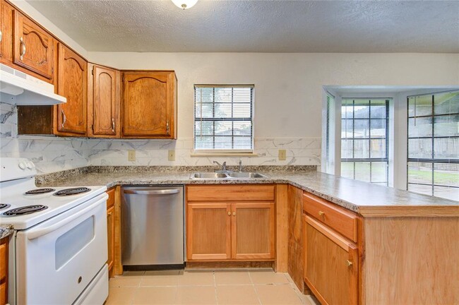 Building Photo - 5811 Mackmiller Dr