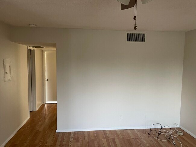 Building Photo - 100 Village Green Cir E