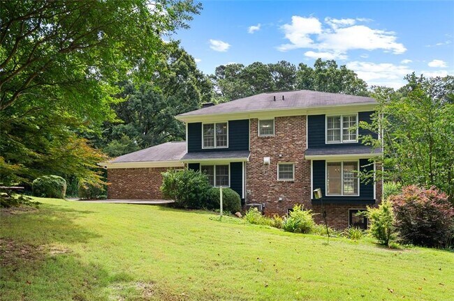 Building Photo - 2340 Castleridge Ct