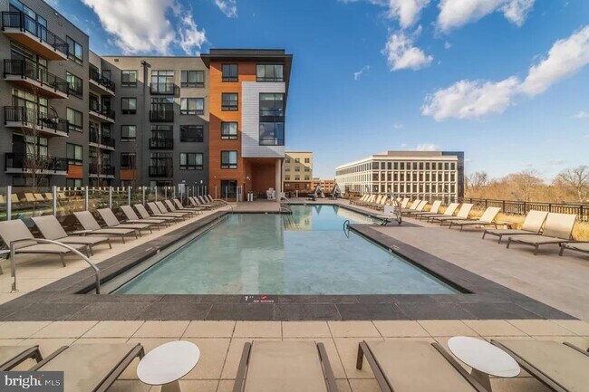 Building Photo - 145 Riverhaven Dr
