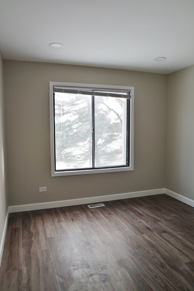 Building Photo - 411 Stevenson Pl