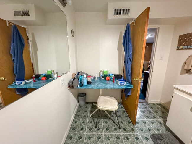 Building Photo - 845 E 820 N