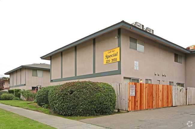 Building Photo - Chapparal Apartments