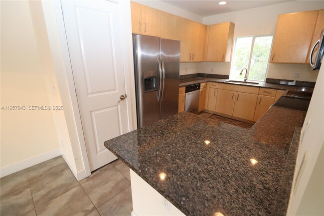 Building Photo - 609 NE 28th St