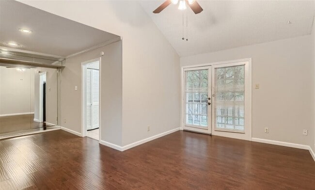 Building Photo - 16301 Ledgemont Ln