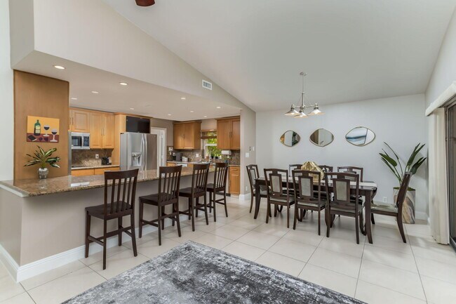 Building Photo - 7572 Silver Woods Ct