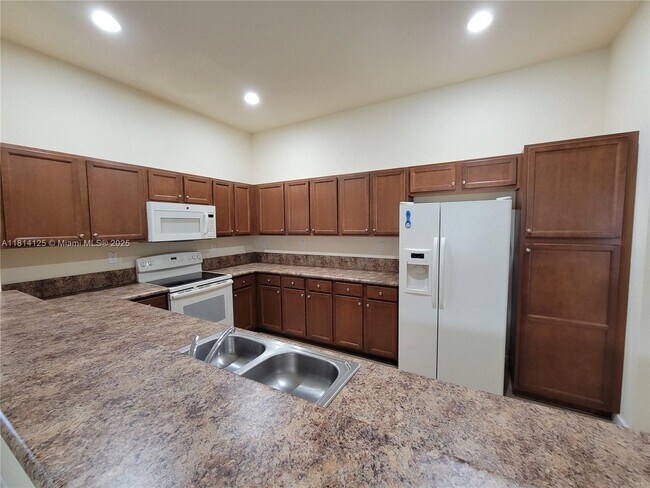 Building Photo - 9282 SW 171st Ct