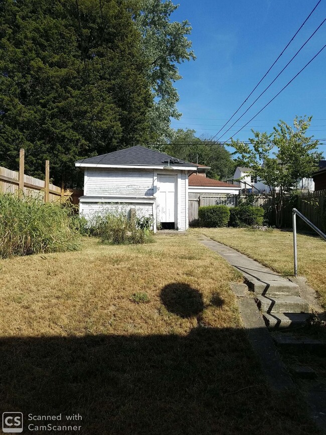 Building Photo - 42 S Cherrywood Ave