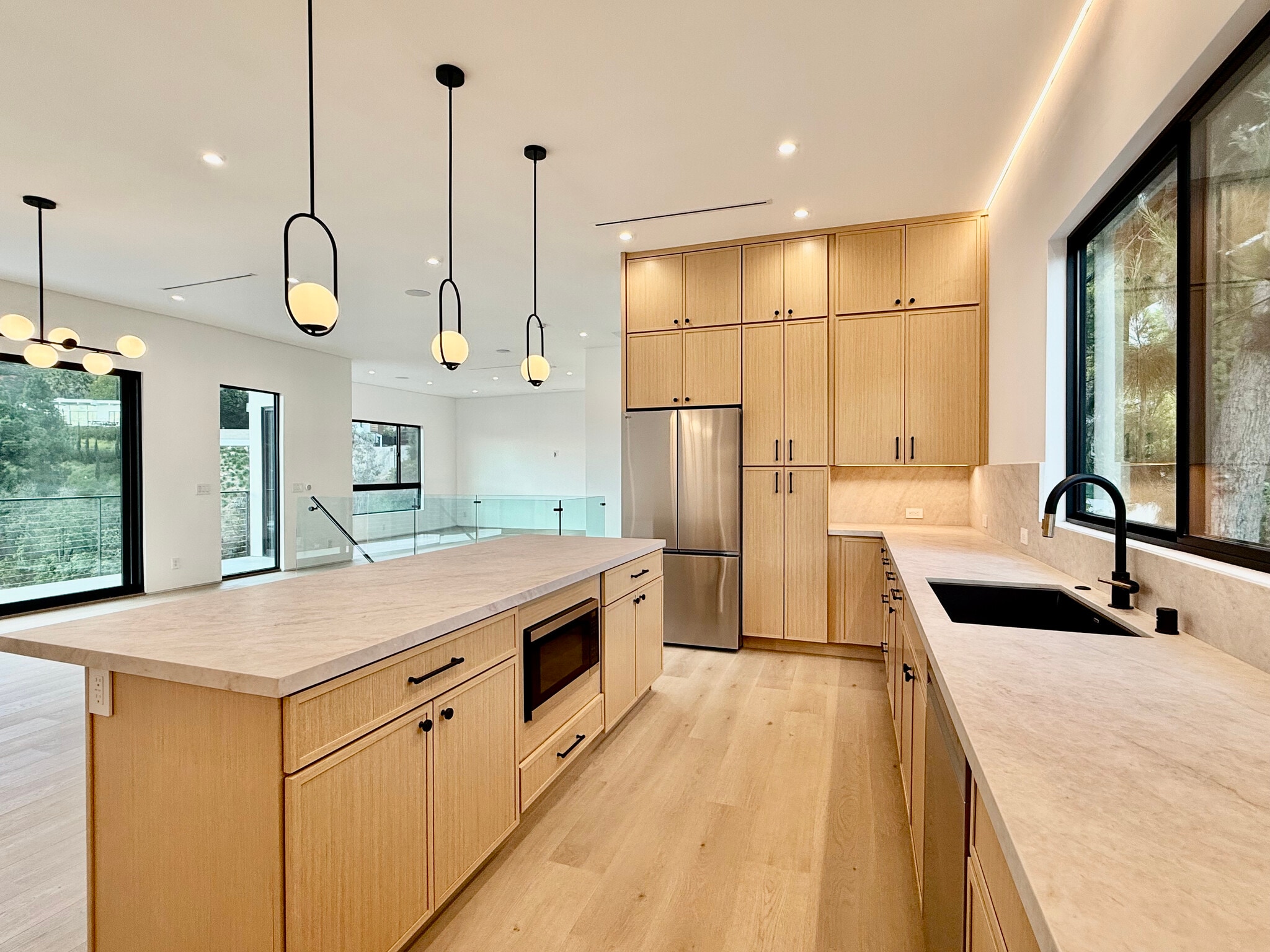 Building Photo - 1931 Sunset Plaza Dr