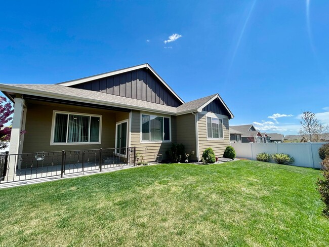 Building Photo - 819 Mt Sneffels Ave