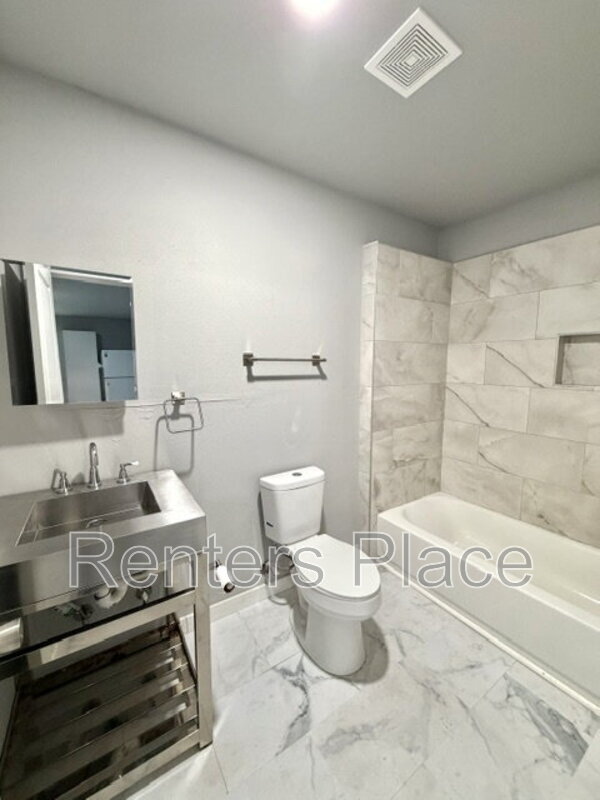 Building Photo - 1322 N Birmingham Pl