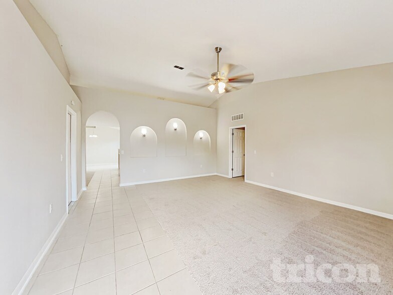Building Photo - 9312 Thunderbolt Dr