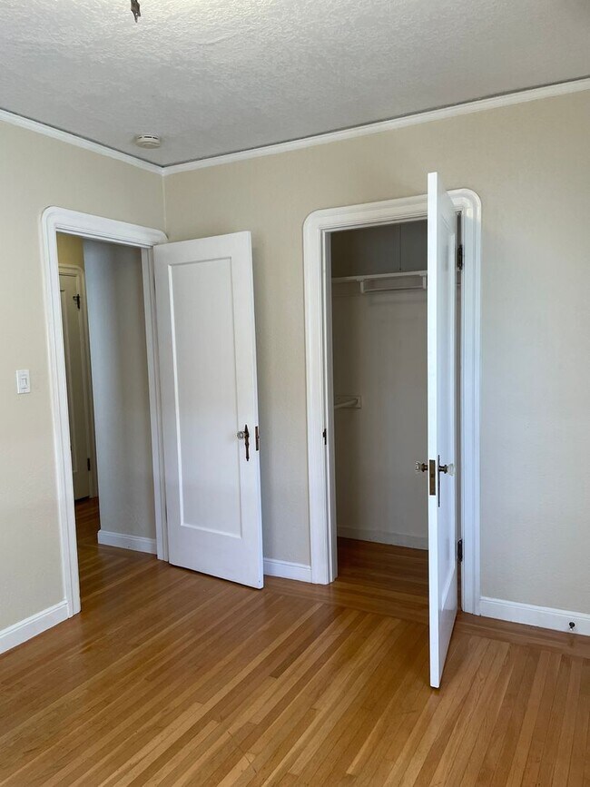 Building Photo - 6 Month Lease on a Two-Bedroom 1 Bathroom East Sacramento Home