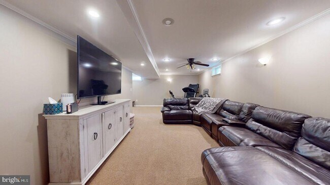 Building Photo - 14 Palace Ln