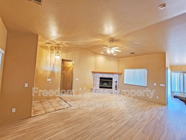 Building Photo - 3280 E Winery Rd